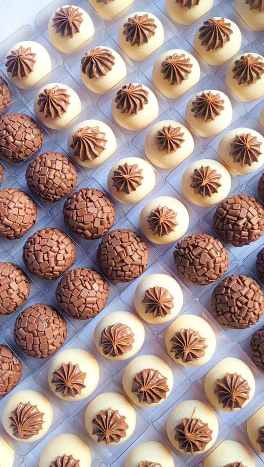 Brigadeiros e beijinhos artesanais